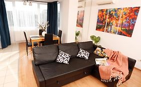 Enchanting Retreat - Historic Old Town - Pet-Friendly Haven - Steps From Unirii