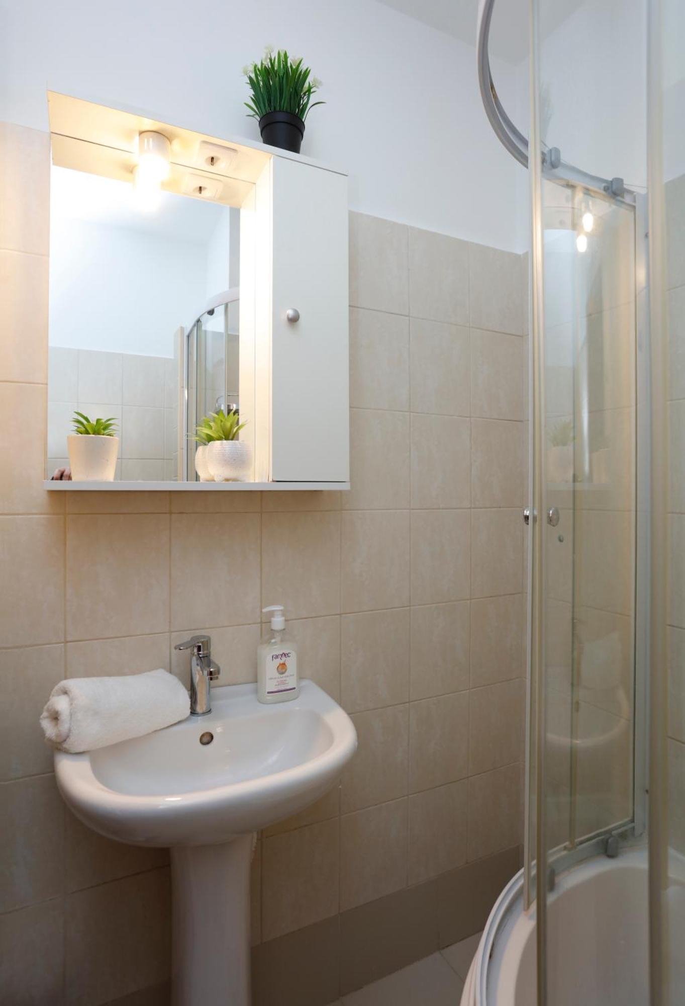 Enchanting Retreat - Historic Old Town - Pet-Friendly Haven - Steps From Unirii Bucharest Exterior photo