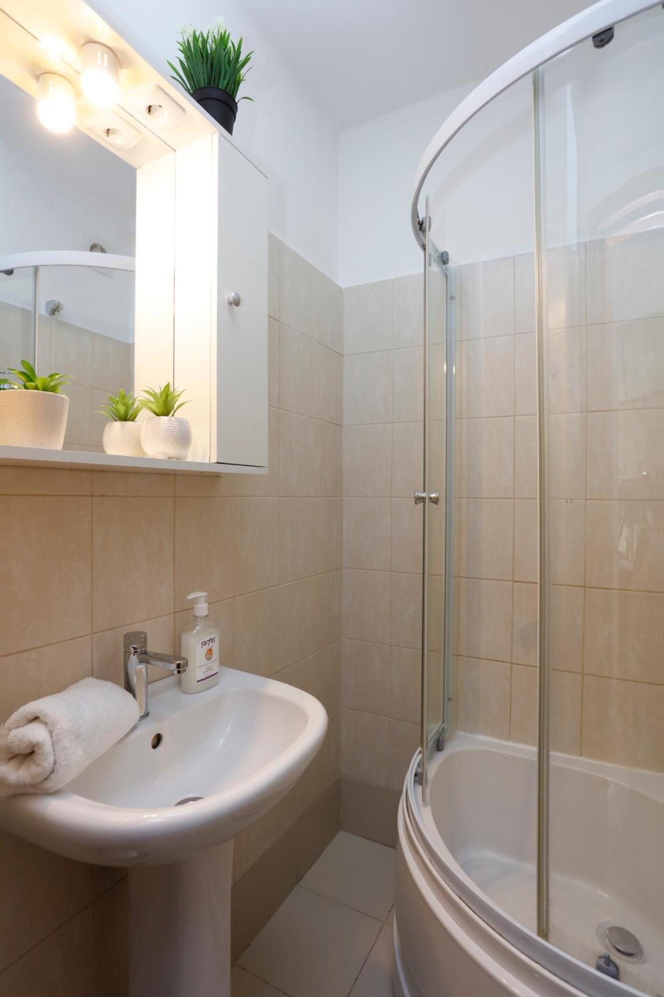 Enchanting Retreat - Historic Old Town - Pet-Friendly Haven - Steps From Unirii Bucharest Exterior photo