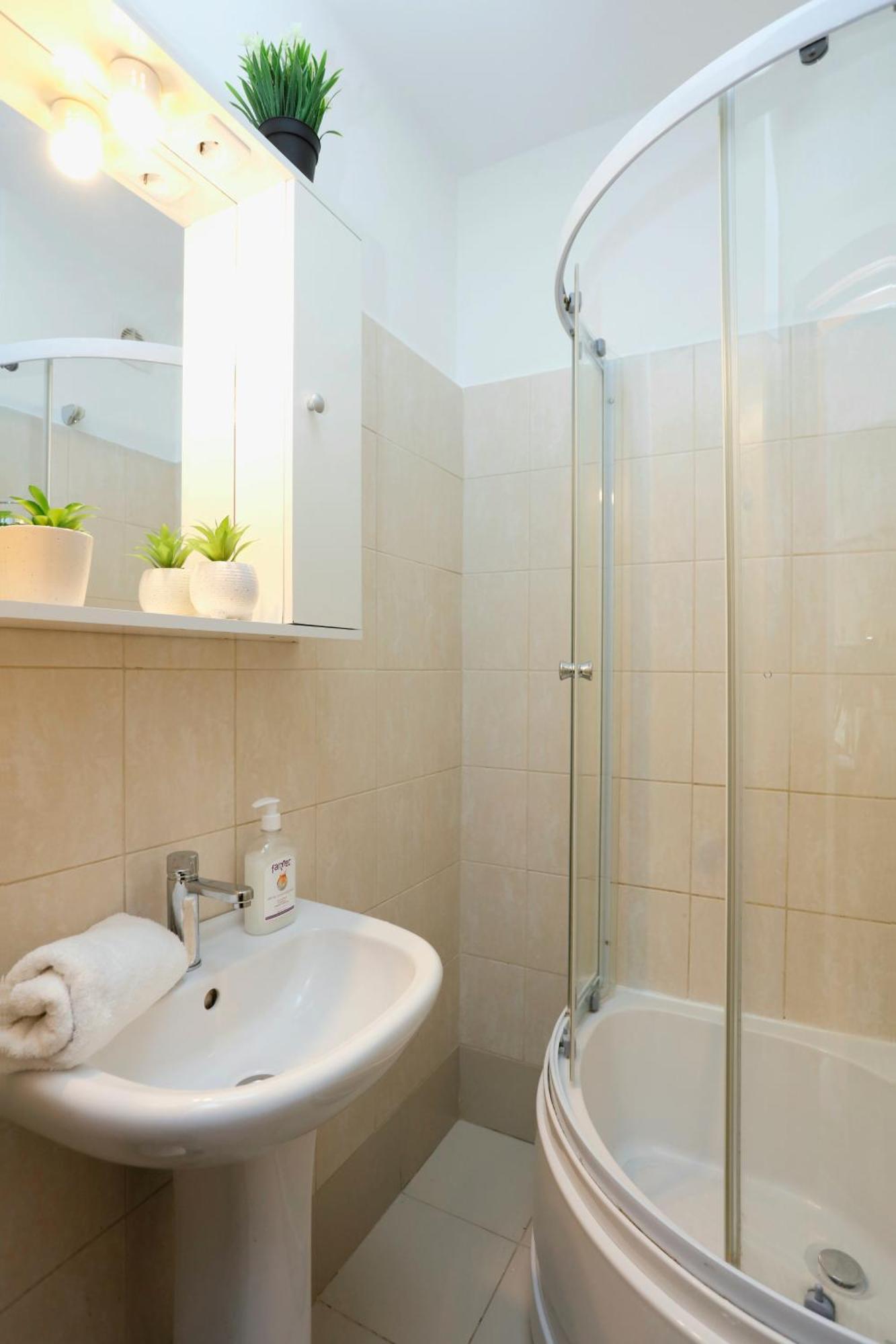 Enchanting Retreat - Historic Old Town - Pet-Friendly Haven - Steps From Unirii Bucharest Exterior photo